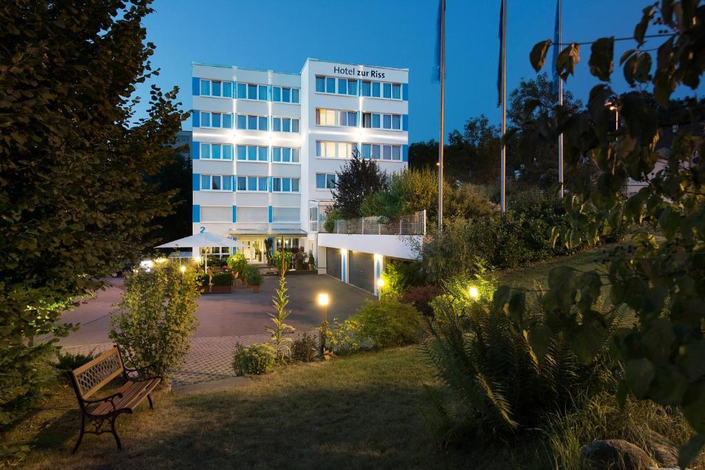 Hotel Zur Riss บีเบอราค อันแดร์ ริสส์ ภายนอก รูปภาพ